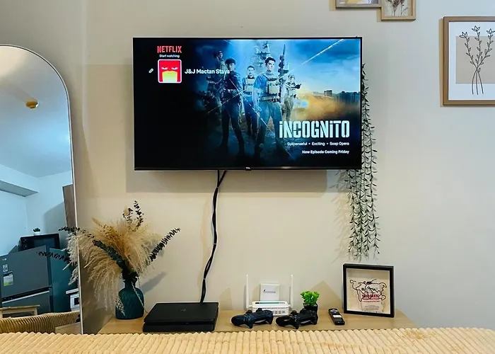 J&j Mactan With Netflix, Pool & Paid Parking * Marigondon (Cebu)