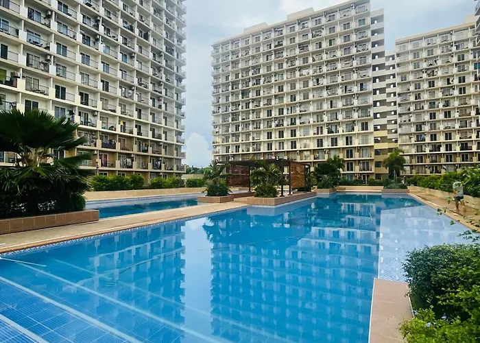 J&j Mactan With Netflix, Pool & Paid Parking Apartment