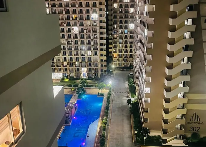J&j Mactan With Netflix, Pool & Paid Parking Apartment