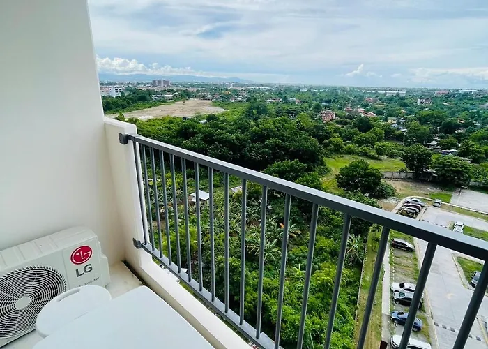 J&j Mactan With Netflix, Pool & Paid Parking Apartment Marigondon (Cebu)