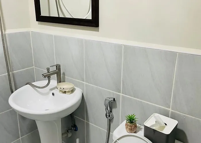 J&j Mactan With Netflix, Pool & Paid Parking Apartment *
