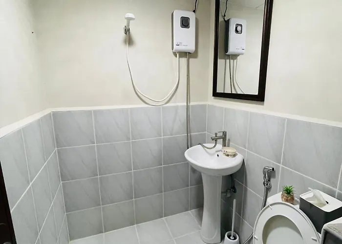 J&j Mactan With Netflix, Pool & Paid Parking