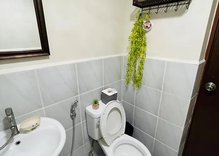 J&j Mactan With Netflix, Pool & Paid Parking Apartment