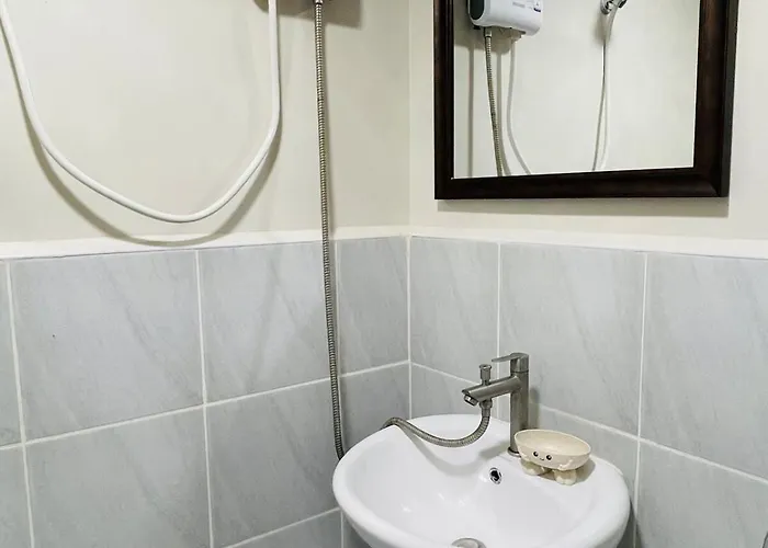 J&j Mactan With Netflix, Pool & Paid Parking Apartment *